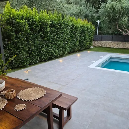 빌라 Aguacate Meliti With Heated Private Swimming Pool 티실리비
