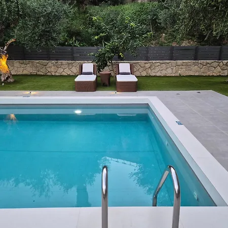 Villa Aguacate Meliti With Heated Private Swimming Pool *